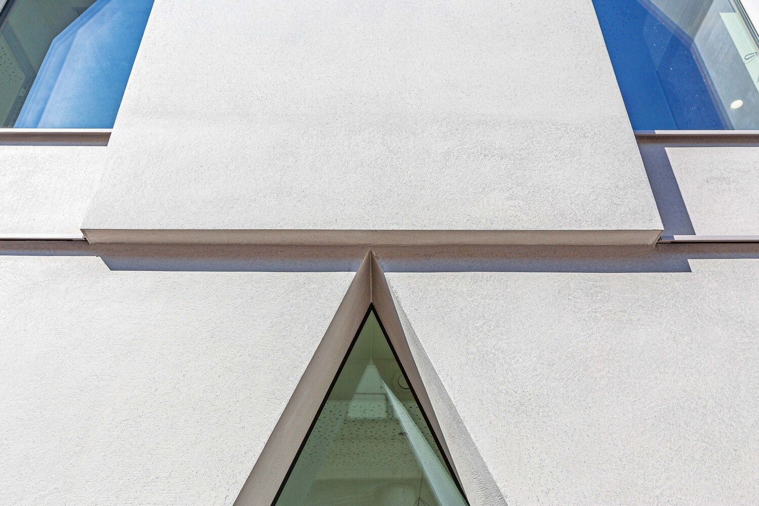 Die Fassade bekommt durch die speziell entwickelte Spachteltechnik Accento von Synthesa noch zusätzliche plastische Effekte. © Synthesa