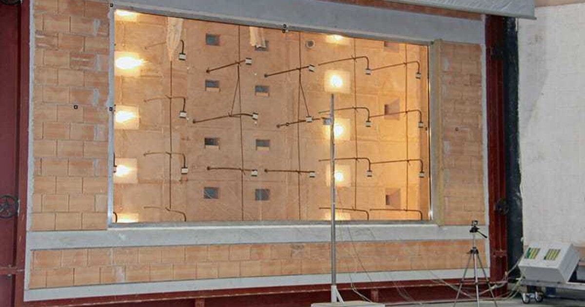 Weltgrößte Brandprüfung  eines Brandschutzglases