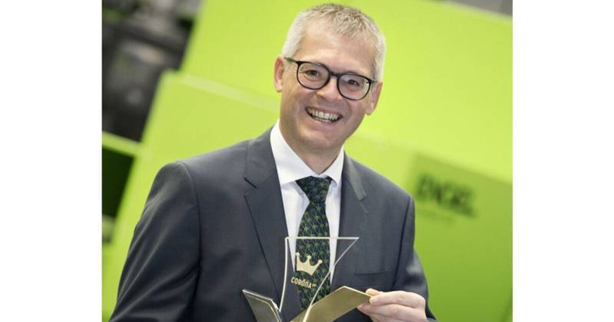 Engel erhält Goldkrone