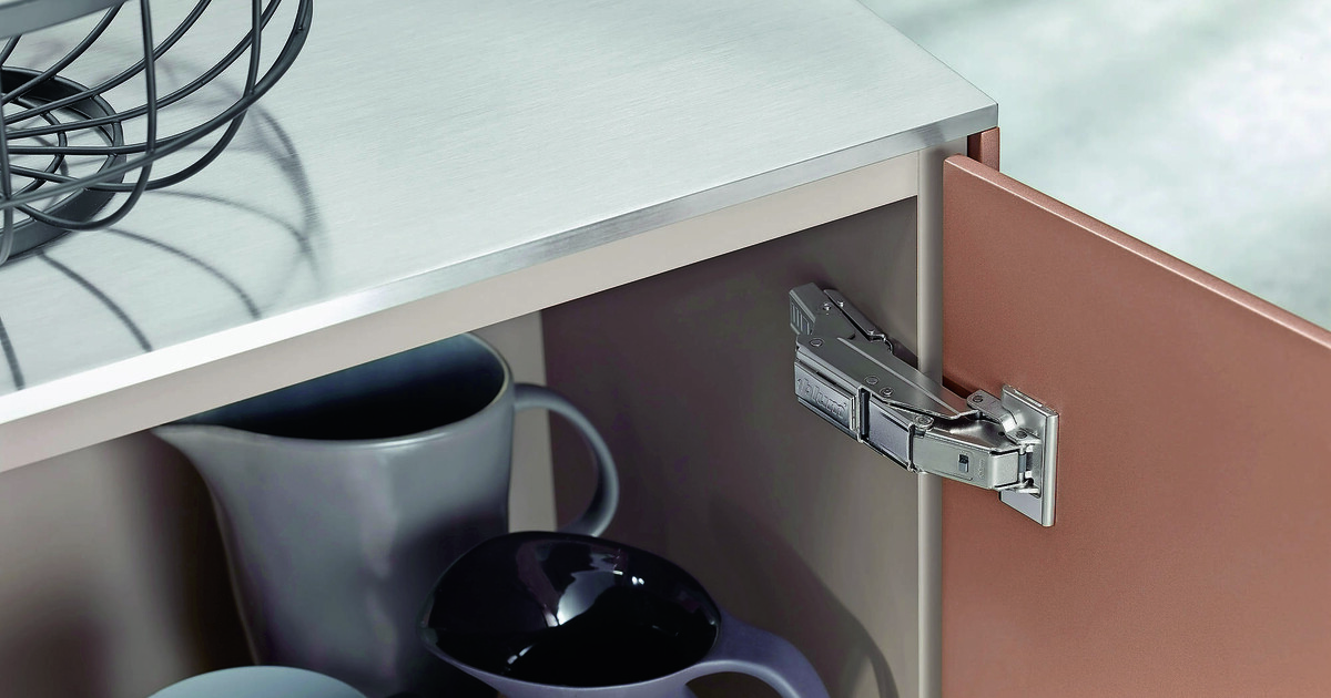 Blum: Neuer Beschlag für dünne Fronten