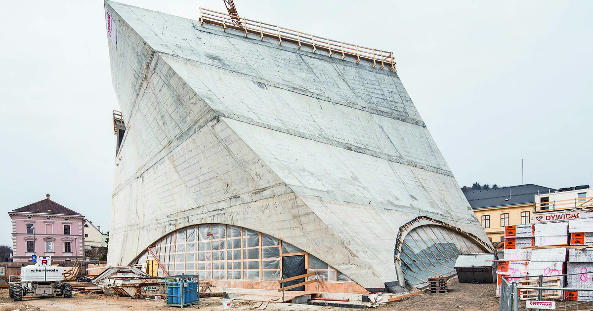 Tänzerische Skulptur als neue Landmark