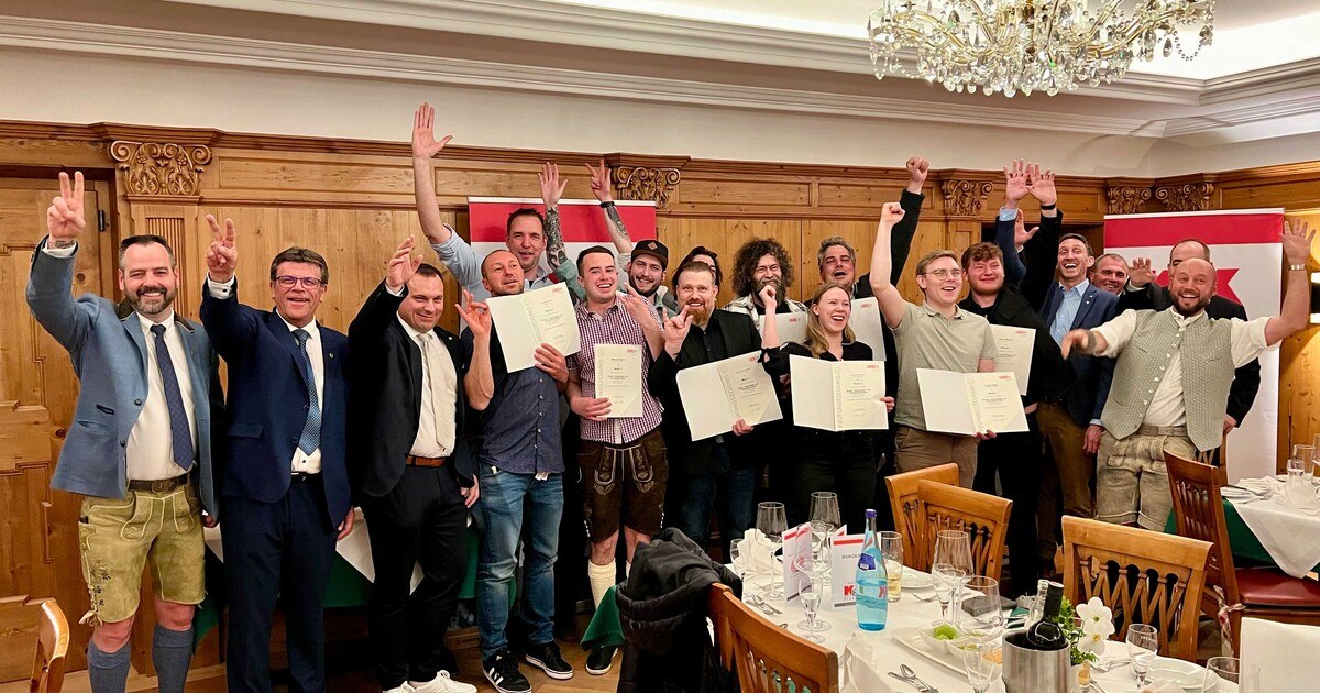 Sieben neue Glasermeister