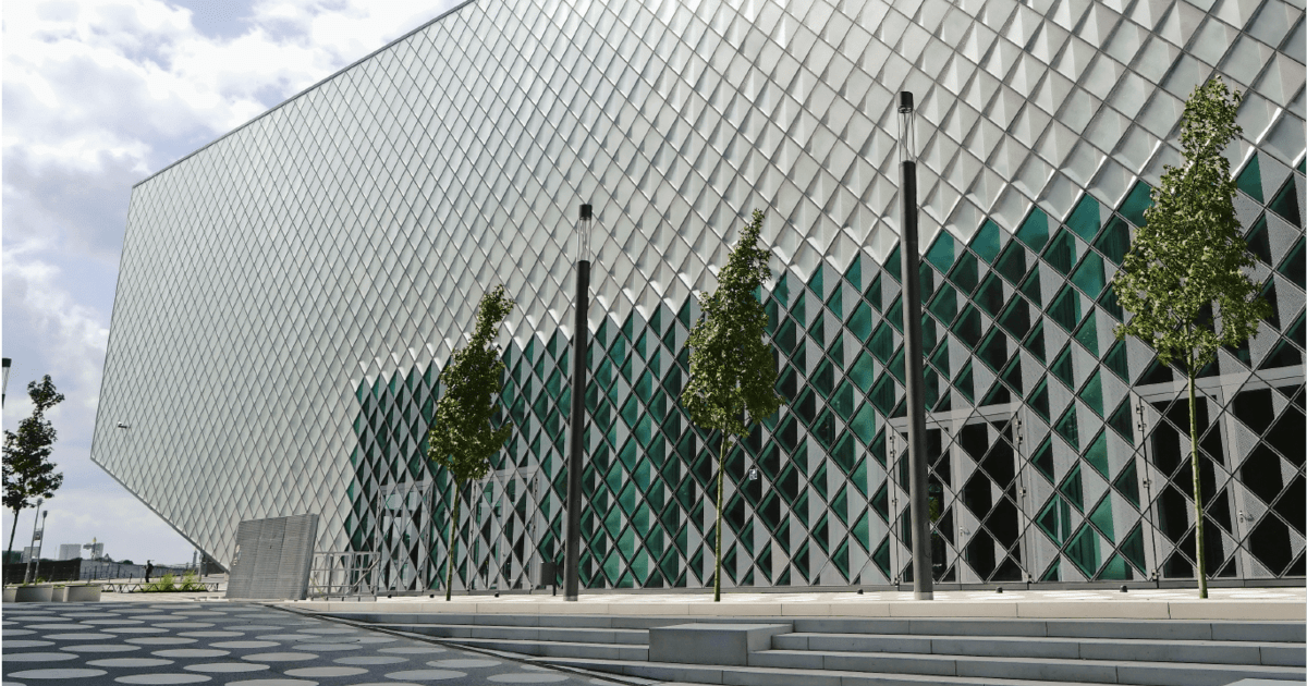 Blick hinter die Fassade