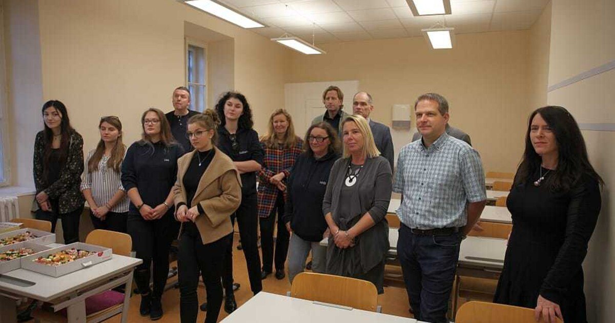 Frisch gestrichen! Im gesponserten „Grün-Lehrsaal“ lernt sich’s besser