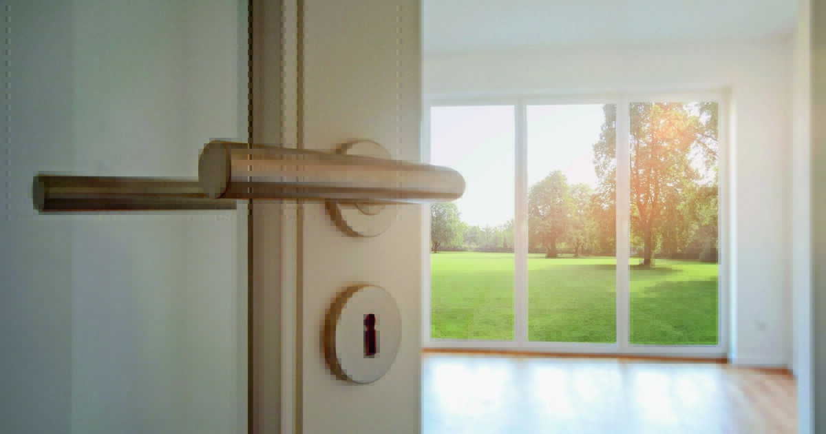 Normen: Die getrennte Lieferung von Türen und Beschlägen