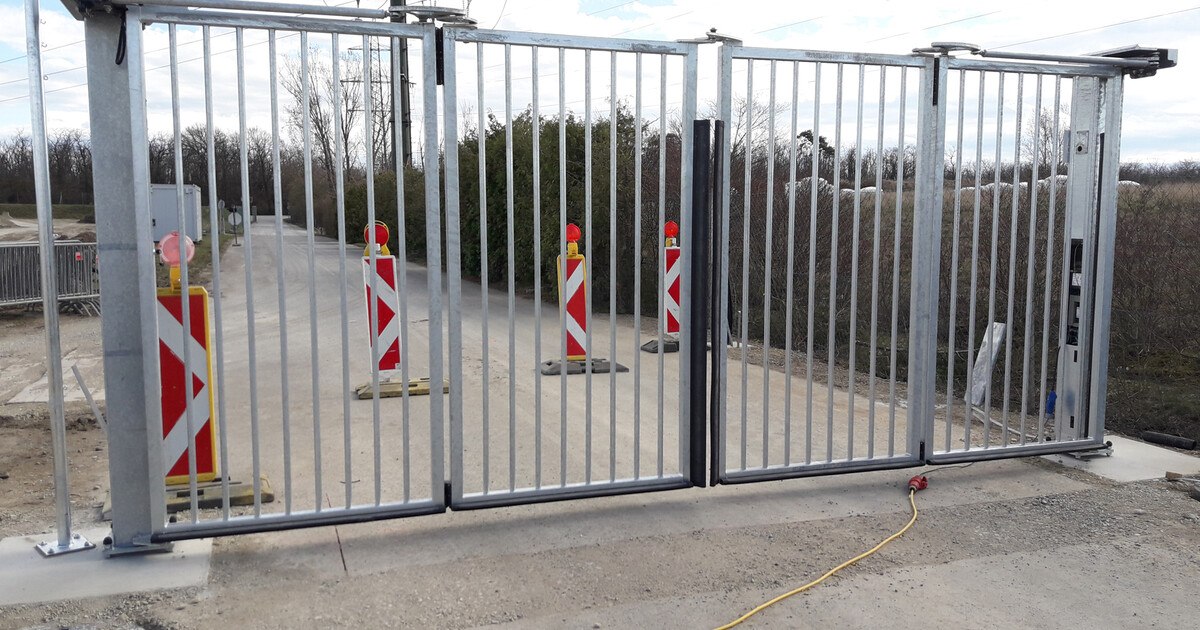 Schnelllauf-Falttore verbinden Geschwindigkeit mit Sicherheit