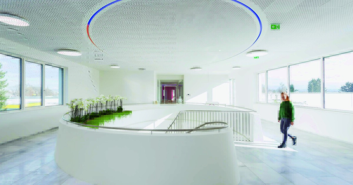 Flächenkühlsysteme: effiziente Alternative zur Klimaanlage