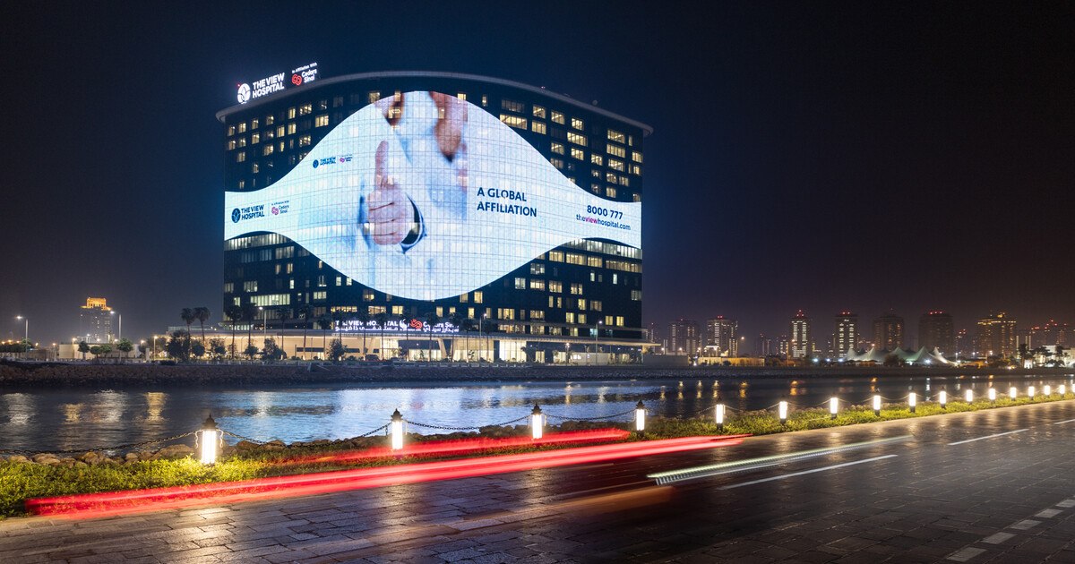 Glaselemente mit integrierten LED für einzigartige Fassaden