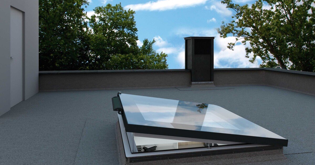 Neues solarbetriebenes Flachdachfenster