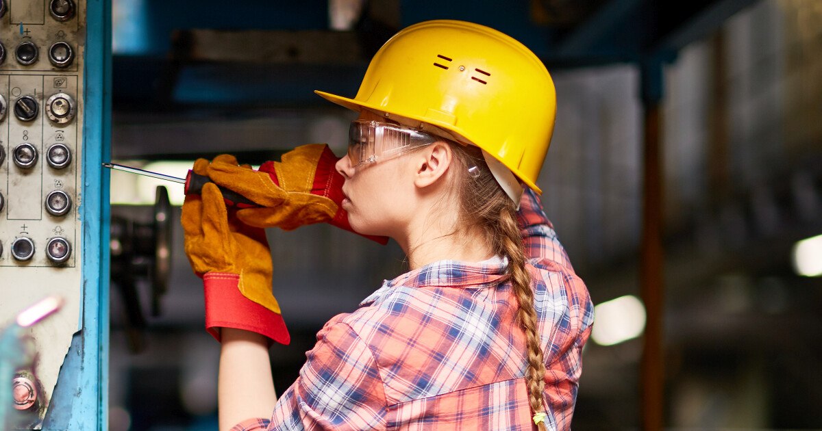 Mädchen im Handwerk auf der Überholspur