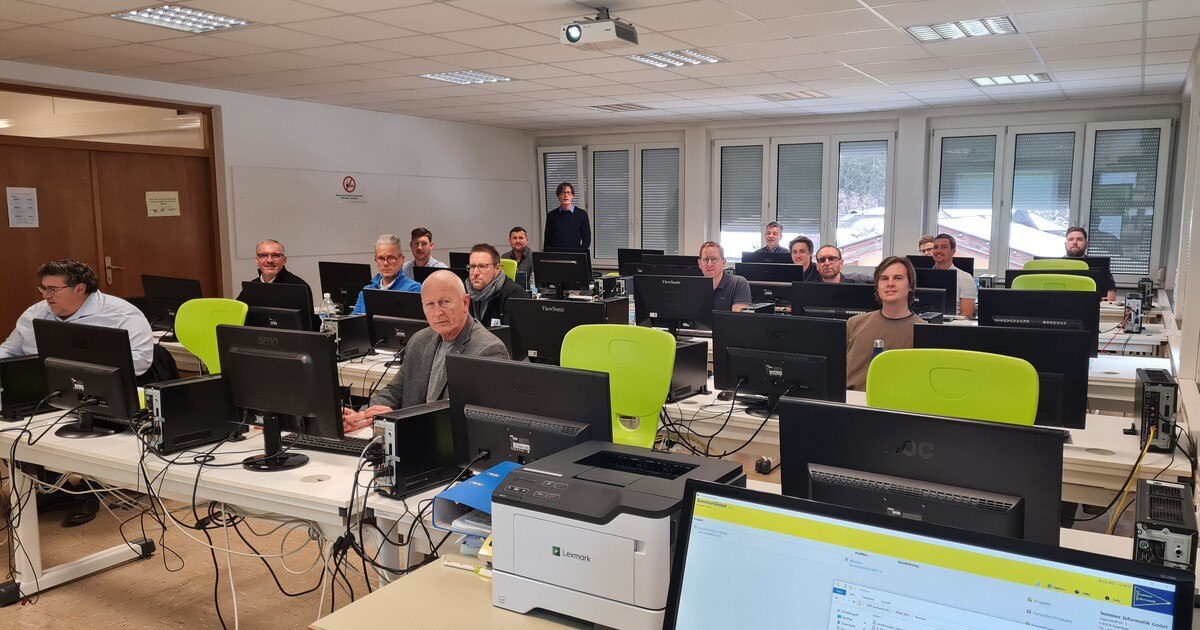 Ausgebuchtes Glas-Statik-Seminar