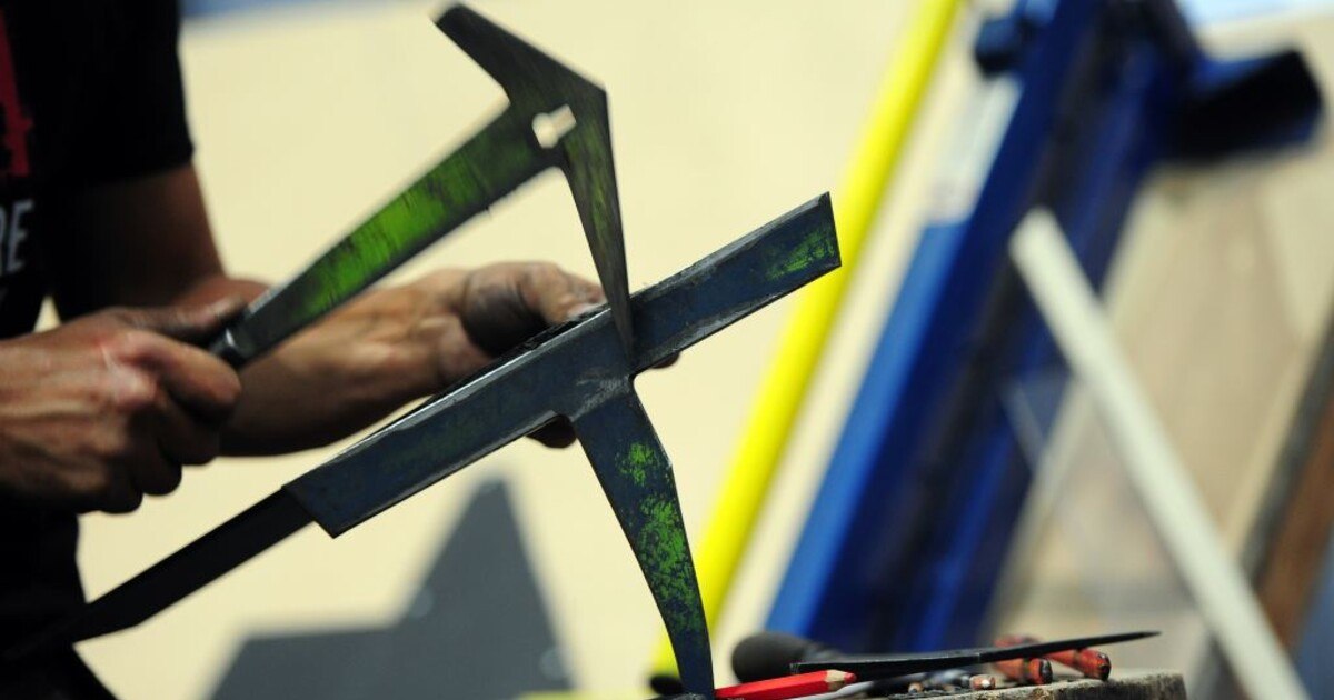 Kräftemessen der Dachdecker*innen und Spengler*innen