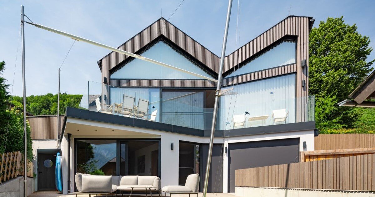 Elegantes Bootshaus ohne Boot