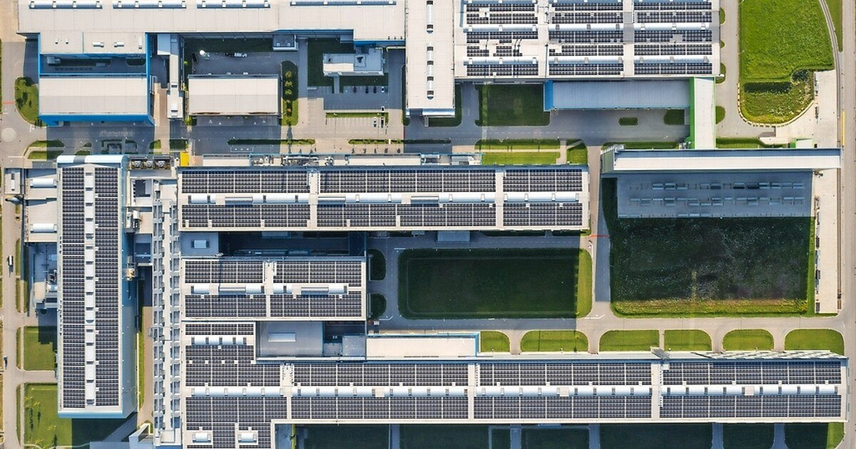 Der Strom kommt vom Werksdach