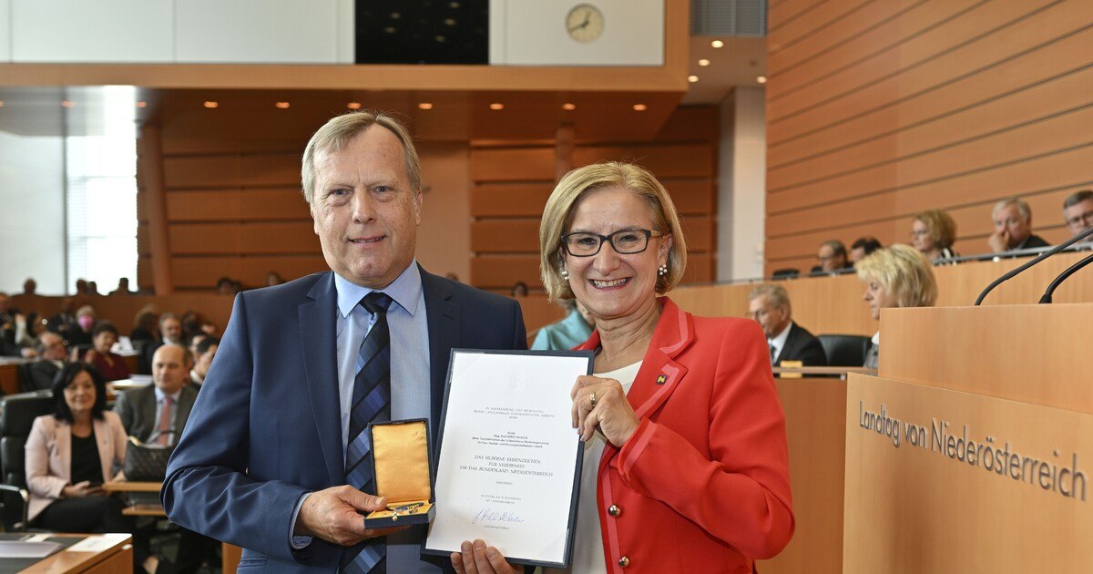 Paul Apfelthaler erhält Auszeichnung