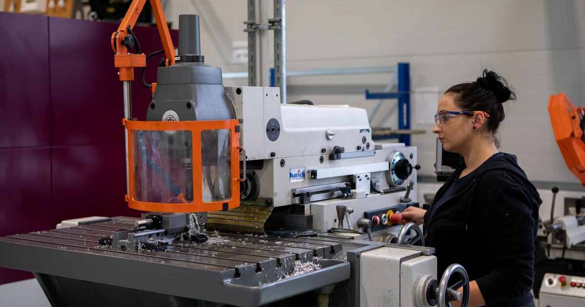 Erste Lehrabschlussprüfung in Glasverfahrenstechnik