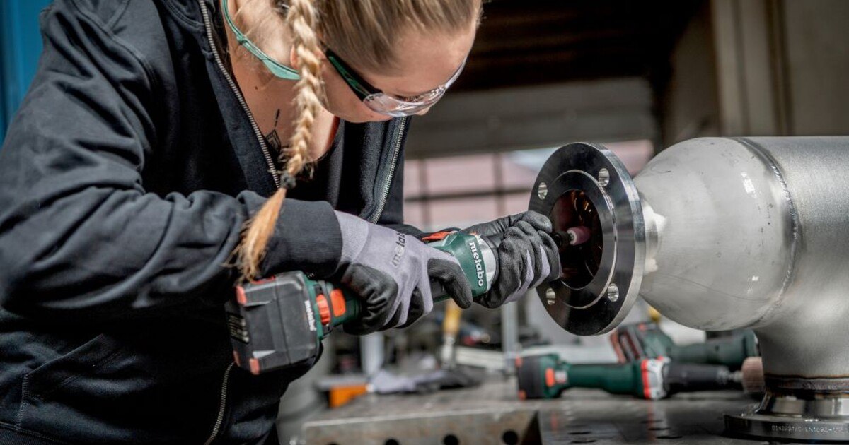 Kraftvoll und schlank – vier neue Akku-Geradschleifer