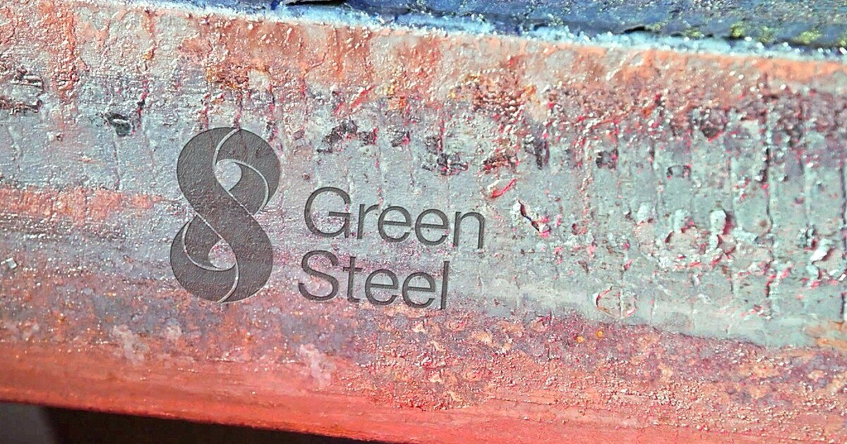 Stahl mit grünem Mascherl