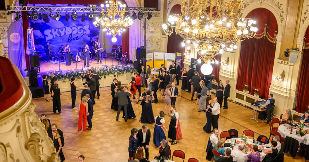 Der Star kommt um Mitternacht