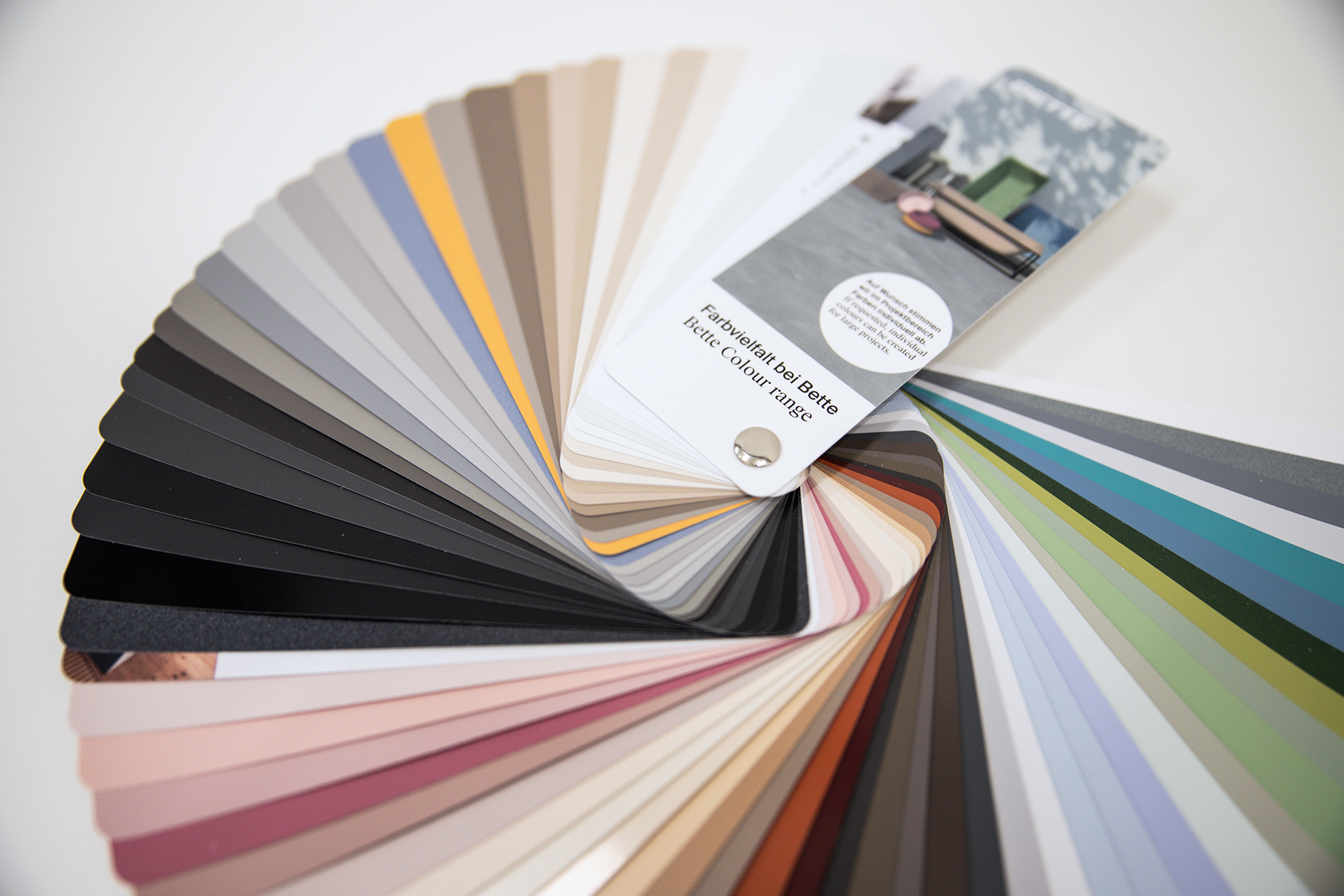 Bette stellt Neuerungen für Farbfächer und -paletten vor