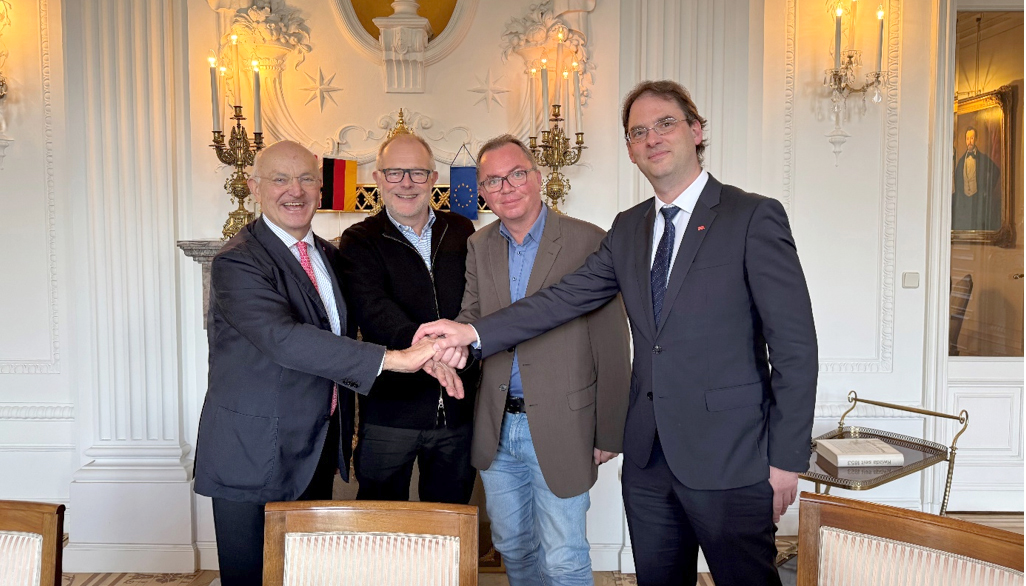 Bitumen- und synthetische Dachbahnen aus eigener Produktion