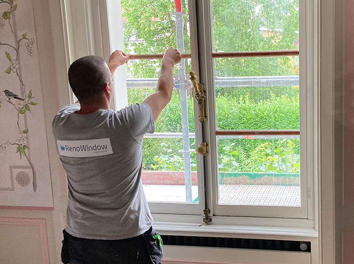 Für die Fenstersanierung mussten nur die bestehenden Fensterflügel bearbeitet werden, Holzrahmen und Mauerwerksanschluss blieben unberührt. © Renowindow