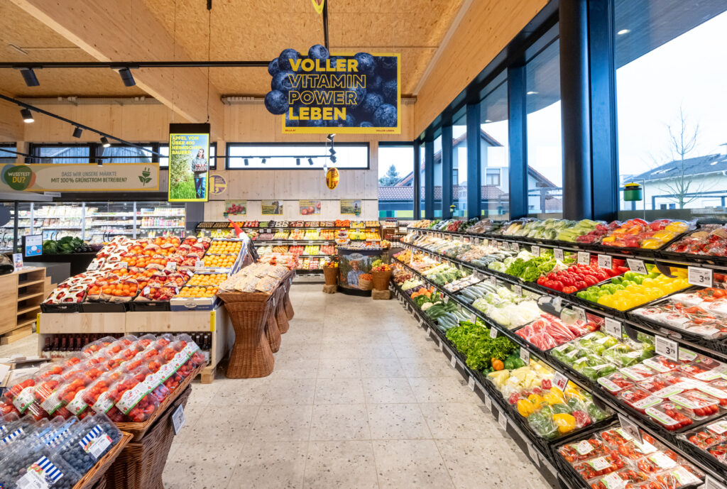 Für viel Tageslicht im Innenbereich sorgt das Sonnenschutzglas „Cool-Lite Xtreme“ auf "Oraé"-Basis. © Billa/Harson