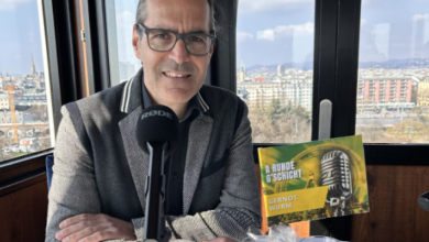 Gernot Wurm steht mit seiner Firma Whisperwool für nachhaltige Akustiklösungen aus echter Schafwolle. (C) Österreichischer Wirtschaftsverlag