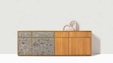 Sideboard filigno von Team 7 aus Eiche kombiniert mit Keramik in Iseo Gris mit klassischer Terrazzo-Optik Design: Dominik Tesseraux. (C) Team 7