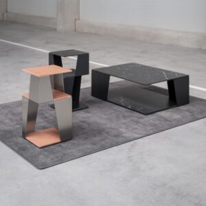 Kerstin Pfleger und Peter Paulhart von Studio re.d nutzen Dekton Somnia und Umber, um minimalistisch-elegante Coffee Tables herzustellen. © MW-Architekturfotografie für Cosentino