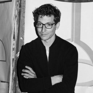 Walter Grill formte eine Sitz- und Liegelandschaft. Die Oberfläche aus Dekton Trevi eignet sich für den Einsatz drinnen und draußen. Fotos: MW-Architekturfotografie für Cosentino