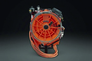 Scania bietet eine komplett in-house entwickelte Lösung für den Parallelhybridbetrieb – gesteuert über ein Scania Zentralsteuergerät, das alles steuert, einschließlich der E-Maschine, des Wechselrichters, der Batterien und des Verbrennungsmotors. ©Scania