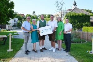 v.l.n.r.: Architekt Dr. Helmut Poppe, Landschaftsplanerin Elisabeth Lehner, NÖ LAbg. Bernhard Ebner, BGM Christoph Haselsteiner, Vize BGM Karin Grünberger, Mag. Johannes Wischenbart (NÖ Dorf- und Stadterneuerung) © Gemeinde St. Georgen am Ybbsfelde