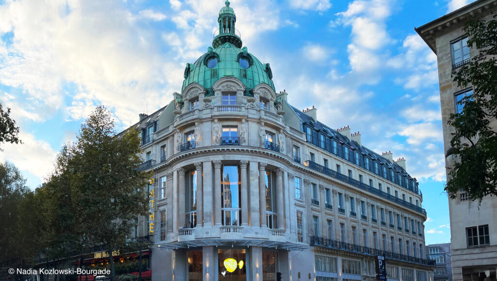 Die Rotundenfassade des Pathé Palace ist von drei gebogenen Fenstern zwischen neo-klassischen Säulenpaaren geprägt. © Nadia Kozlowski-Bourgade