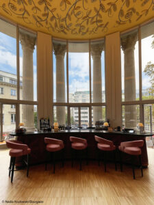 Für die Verglasung der Rotundenfassade hat Döring großformatige gebogene Doppelverglasungen gefertigt, die ebenfalls mit „Super Spacer“ realisiert wurden. © Nadia Kozlowski-Bourgade