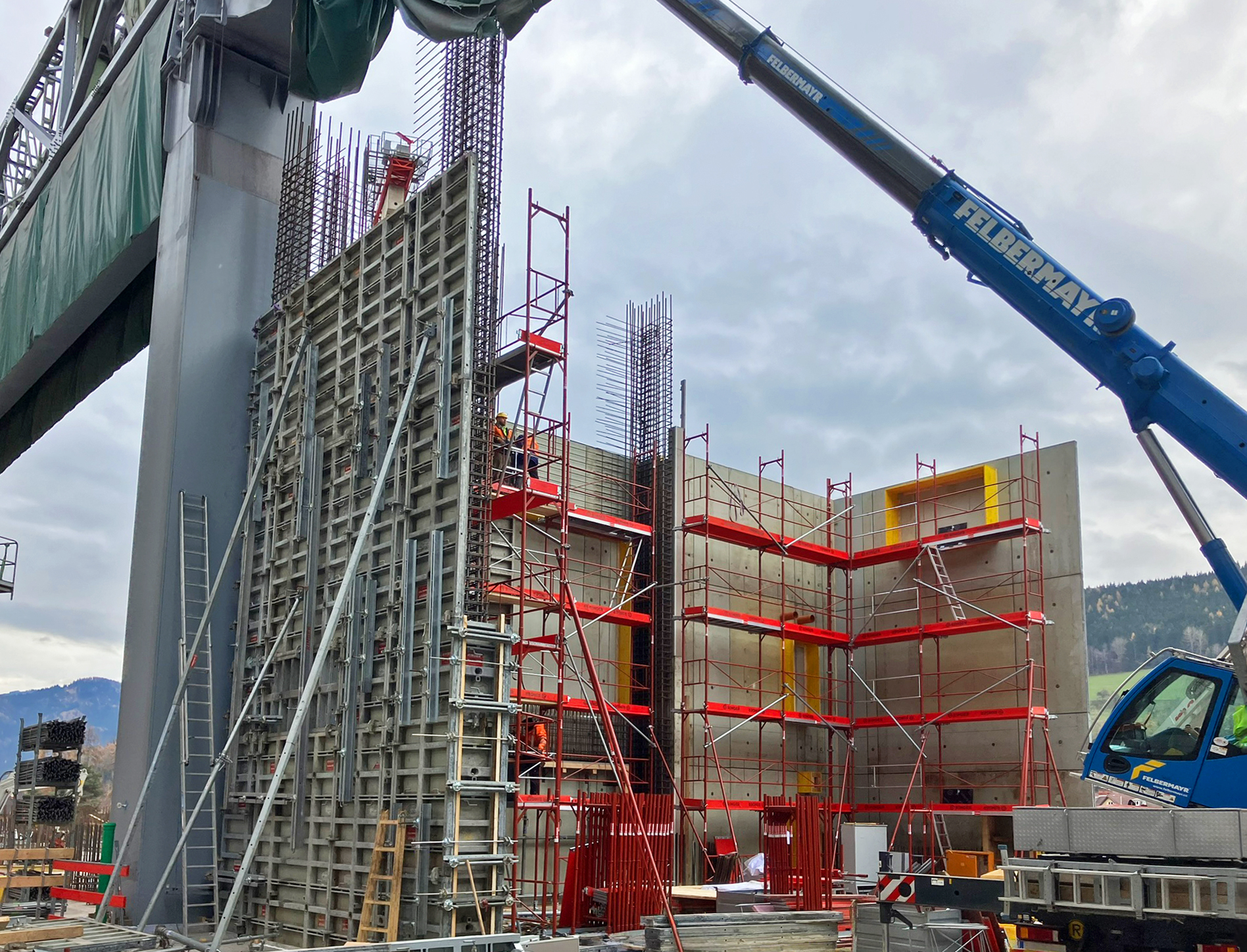 Feste Schalung für grünen Stahl