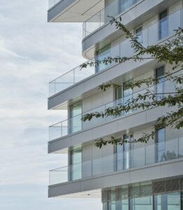 Das Wohnungsangebot des FiftyNine wird höchsten Wohnansprüchen gerecht. Zu der hochwertigen Ausstattung gehören auch die großen Fensterflächen mit ihrer hohen Lichtdurchlässigkeit. © Olaf Rohl / Saint-Gobain Glass