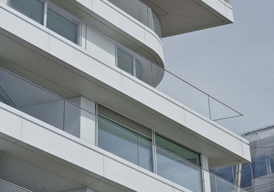 Für eine natürliche Lichtwirkung kamen im FiftyNine Dreifachverglasungen mit farbneutralem Sonnenschutzglas zum Einsatz. © Olaf Rohl / Saint-Gobain Glass