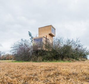 Holzhütte auf Betonbunker, Tschechien © Antonin Matejovský
