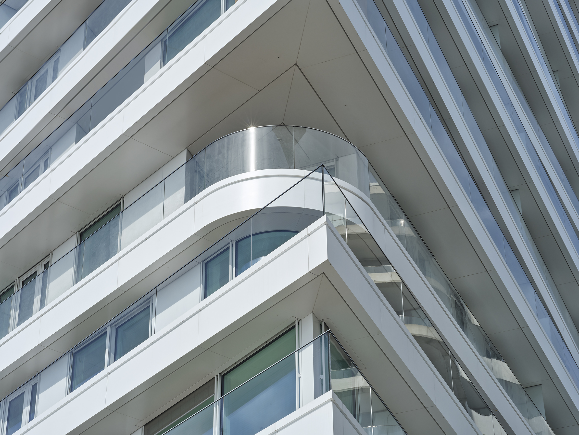 High-Tech-Verglasung: Luxuswohnen mit Hafenblick