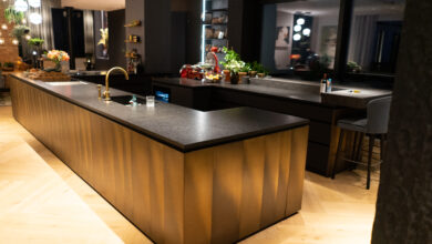 Bei der Umsetzung eines Penthaus-Projektes in München stand das Spiel mit ausgesuchten Materialien im Fokus.