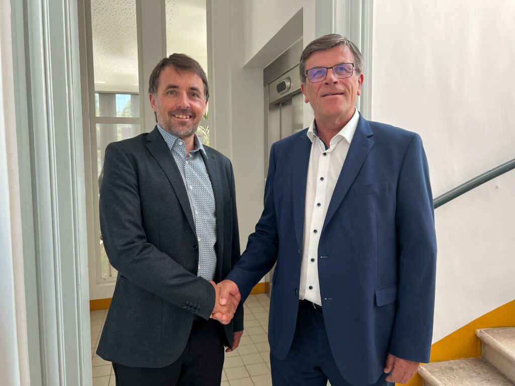 Staffelübergabe: Der scheidende Bundesinnungsmeister Walter Stackler wünscht seinem Nachfolger Roman Moosbrugger alles Gute. © Birgit Tegtbauer