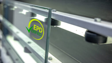 Die "Fineo" Umweltproduktdeklarationen sind von Dritten verifizierte Dokumente, die den Normen EN 15804 + A2** und ISO 14025*** entsprechen und objektive Daten zu den Umweltauswirkungen über den gesamten Lebenszyklus liefern. © AGC Glass Europe