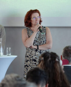 Keynote-Sprecherin Sigrid Stagl auf der Bühne.