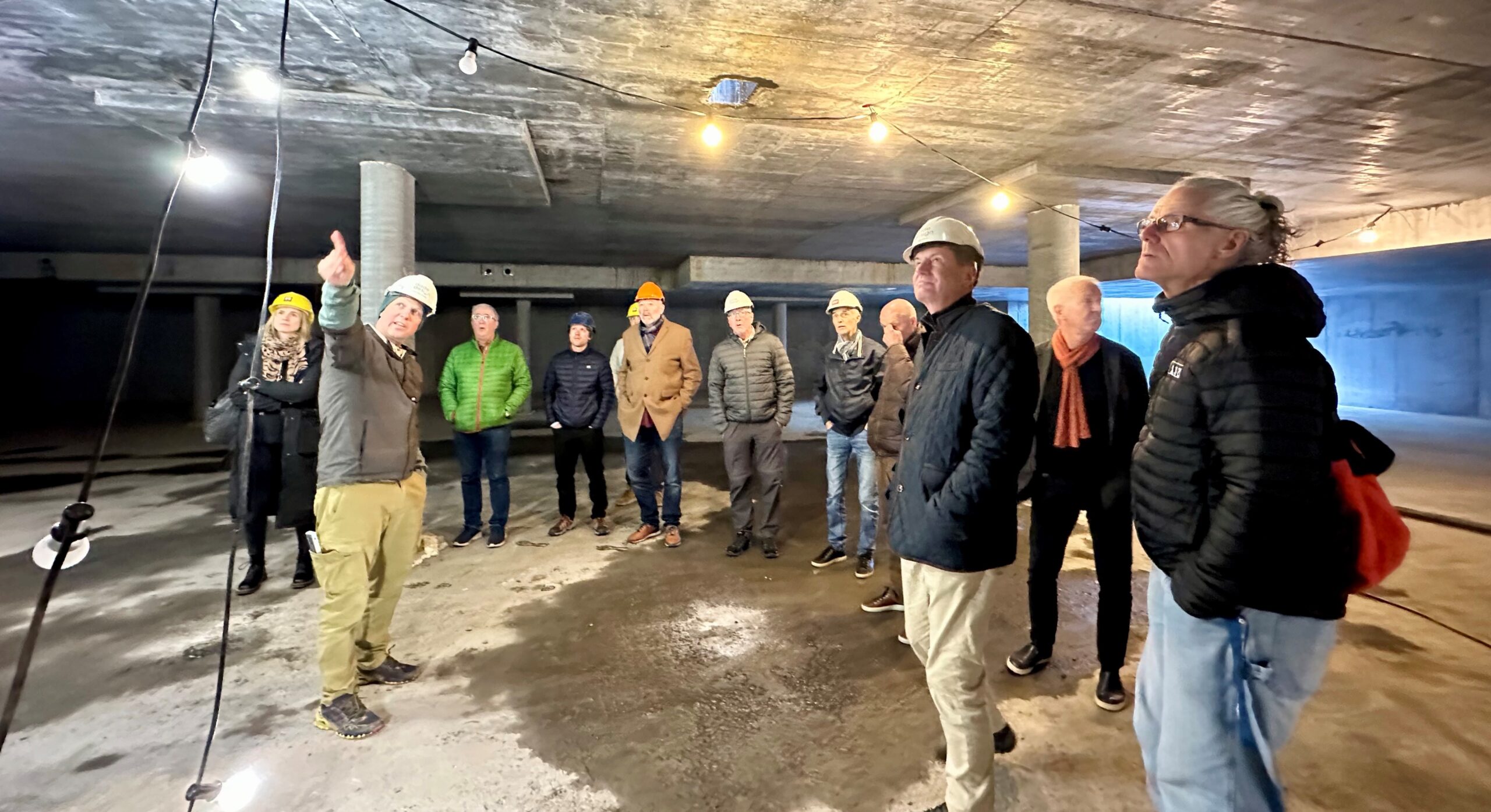 Menschen auf einer Baustelle