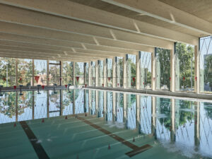 Schwimmhalle aus Holz gewann die wienwood 25.