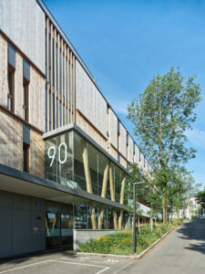 Holzfassade der Klinik Ottakring Allgemein psychiatrische Abteilung.