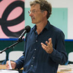 Daniel Fuegenschuh hält eine Rede.