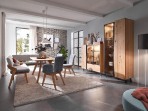 Bluefin Unistar ist der erste VOC-freie Möbellack im Adler-Sortiment.© Schösswender Möbel