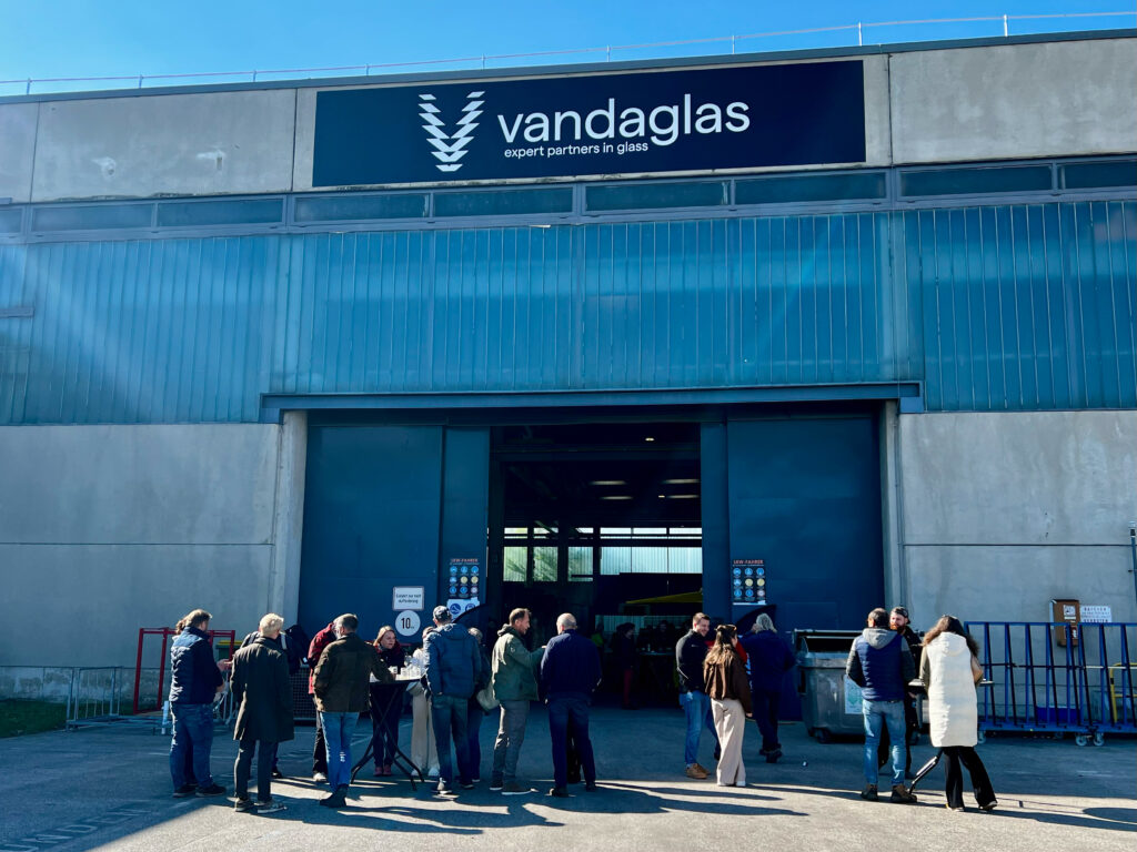 Rund 100 Gäste folgten der Einladung zum Herbstfest von Vandaglas Ziegler am 4. Oktober 2025 in die Wiener Zentrale. © Birgit Tegtbauer